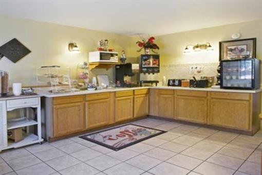 фото отеля Americas Best Value Inn & Suites Detroit Lakes