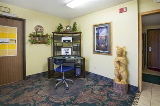 фото отеля Americas Best Value Inn & Suites Detroit Lakes