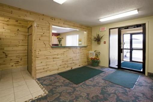 фото отеля Americas Best Value Inn & Suites Detroit Lakes