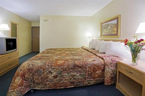 фото отеля Americas Best Value Inn & Suites Detroit Lakes