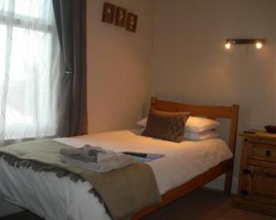 фото отеля The Lodge Swindon