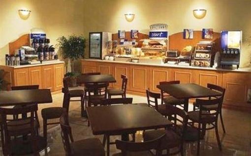 фото отеля Holiday Inn Express & Suites Rockingham West