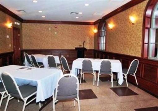 фото отеля The Governor Dinwiddie Hotel & Suites