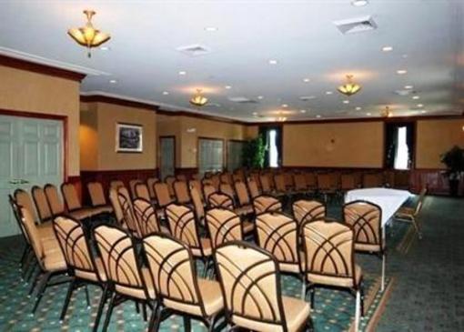 фото отеля The Governor Dinwiddie Hotel & Suites