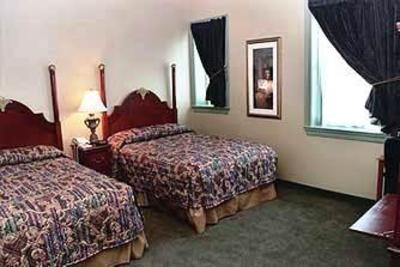 фото отеля The Governor Dinwiddie Hotel & Suites
