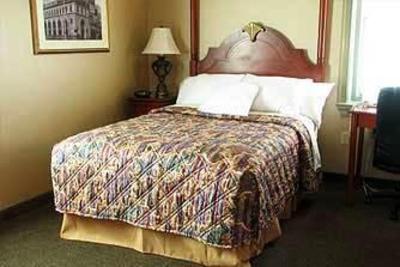 фото отеля The Governor Dinwiddie Hotel & Suites