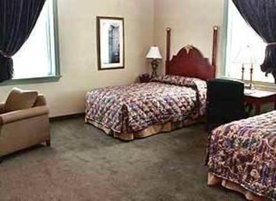 фото отеля The Governor Dinwiddie Hotel & Suites