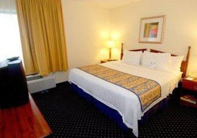 фото отеля Fairfield Inn & Suites Hanes Mall Winston Salem