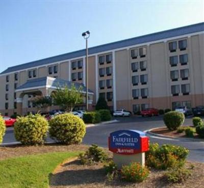 фото отеля Fairfield Inn & Suites Hanes Mall Winston Salem