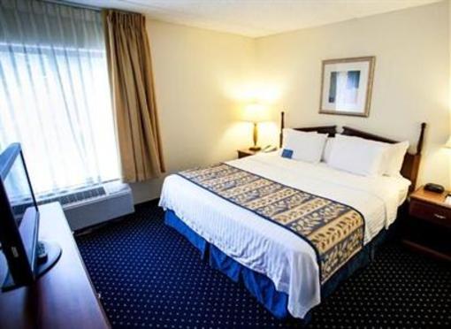 фото отеля Fairfield Inn & Suites Hanes Mall Winston Salem