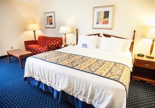 фото отеля Fairfield Inn & Suites Hanes Mall Winston Salem