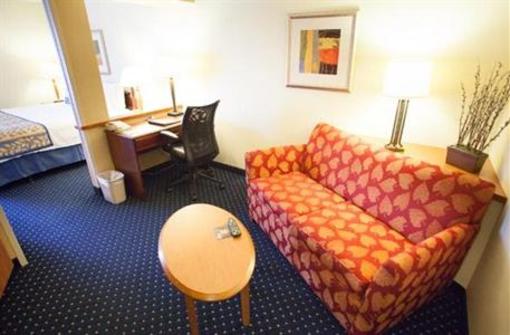 фото отеля Fairfield Inn & Suites Hanes Mall Winston Salem