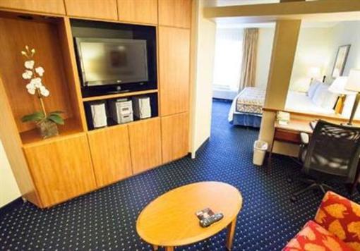 фото отеля Fairfield Inn & Suites Hanes Mall Winston Salem