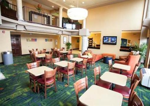 фото отеля Fairfield Inn & Suites Hanes Mall Winston Salem