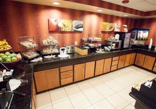 фото отеля Fairfield Inn & Suites Hanes Mall Winston Salem