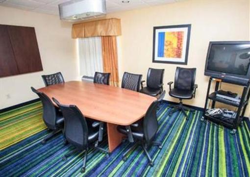 фото отеля Fairfield Inn & Suites Hanes Mall Winston Salem
