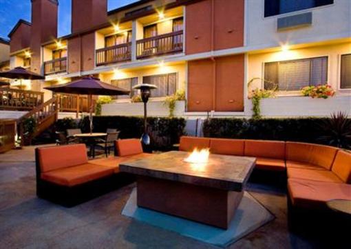 фото отеля Mariposa Inn and Suites
