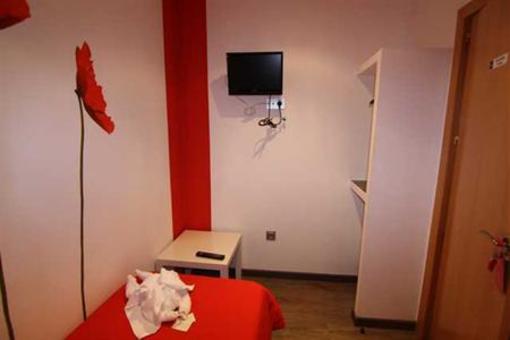фото отеля Hostal Abril Madrid