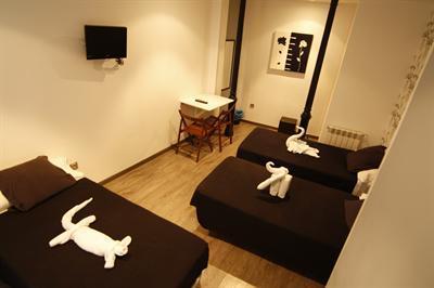 фото отеля Hostal Abril Madrid