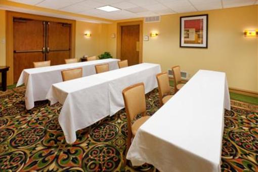 фото отеля Holiday Inn Express Hotel & Suites-DFW North