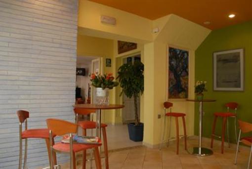 фото отеля Montserrat Apartamentos Sitges