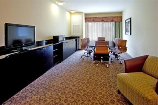 фото отеля Holiday Inn Express Hotel & Suites Clemson - Univ Area