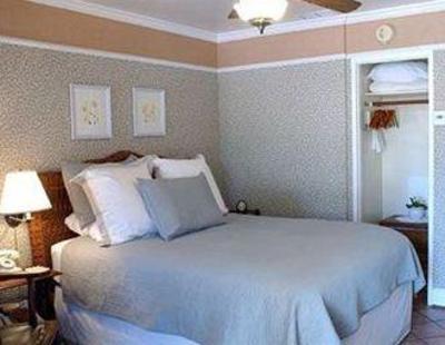 фото отеля Harbor House Inn Santa Barbara