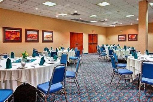 фото отеля Holiday Inn and Suites Tucson Airport North