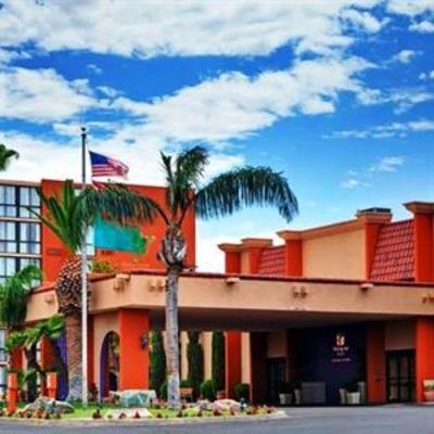 фото отеля Holiday Inn and Suites Tucson Airport North