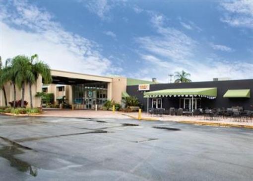 фото отеля Rodeway Inn & Suites Airport/Cruise Port