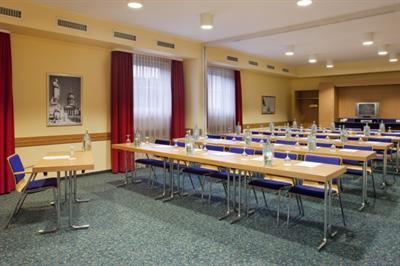 фото отеля Holiday Inn Express Frankfurt-Airport