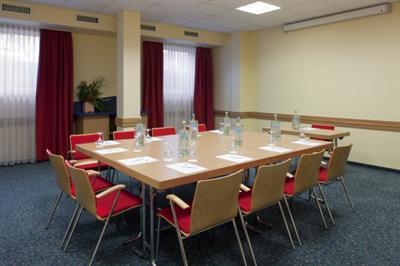 фото отеля Holiday Inn Express Frankfurt-Airport