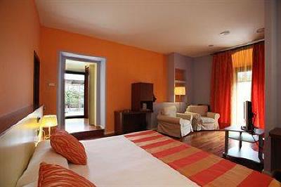 фото отеля Castell De l'Oliver Hotel Sant Vicenc de Montalt