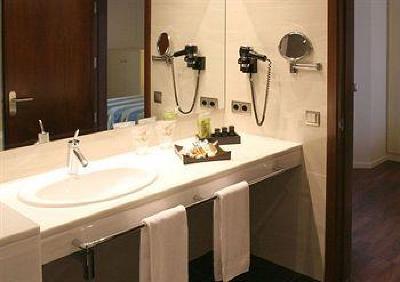 фото отеля Castell De l'Oliver Hotel Sant Vicenc de Montalt