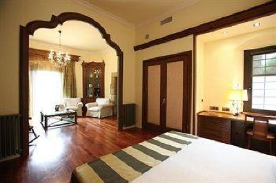 фото отеля Castell De l'Oliver Hotel Sant Vicenc de Montalt