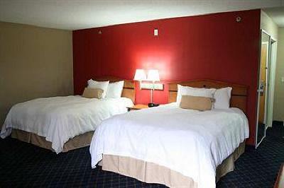 фото отеля Hampton Inn Hutchinson