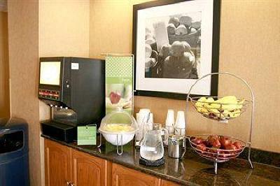 фото отеля Hampton Inn Hutchinson