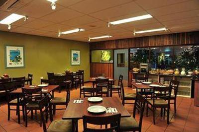 фото отеля Coral Tree Inn Cairns