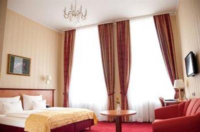 фото отеля Opera Suites