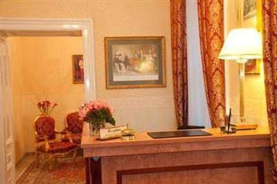 фото отеля Opera Suites