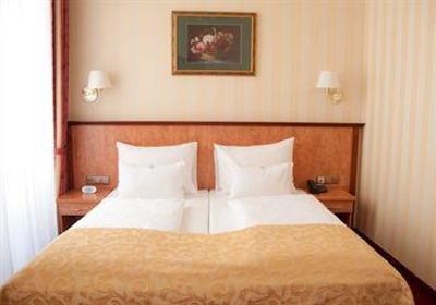 фото отеля Opera Suites