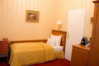 фото отеля Opera Suites