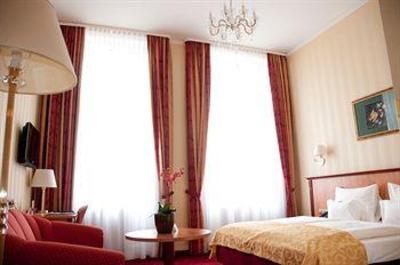 фото отеля Opera Suites
