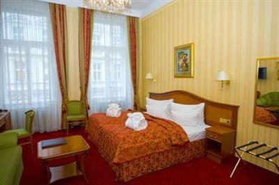 фото отеля Opera Suites