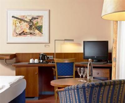 фото отеля Seminaris Seehotel Potsdam