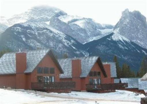 фото отеля Banff Gate Mountain Resort