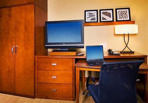 фото отеля Courtyard by Marriott Greensboro
