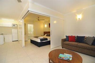 фото отеля Cairns Queenslander Apartments