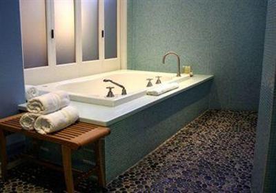 фото отеля Wine & Roses Hotel, Restaurant & Spa