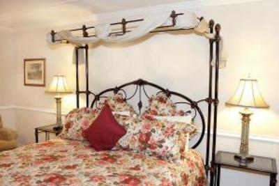 фото отеля Coachman's Inn Carmel By the Sea